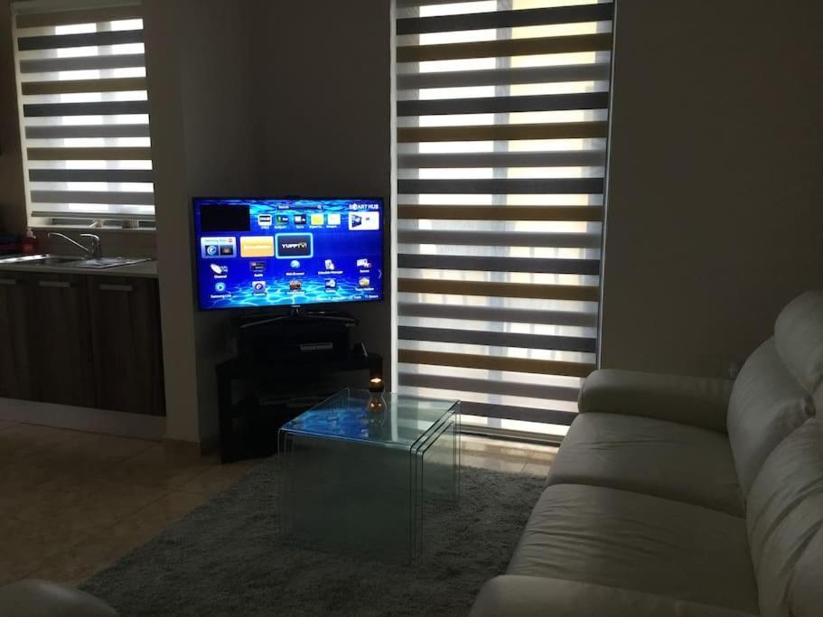 May Flower: Modern Flat Close To Airport/Bus Stops Tarxien Экстерьер фото