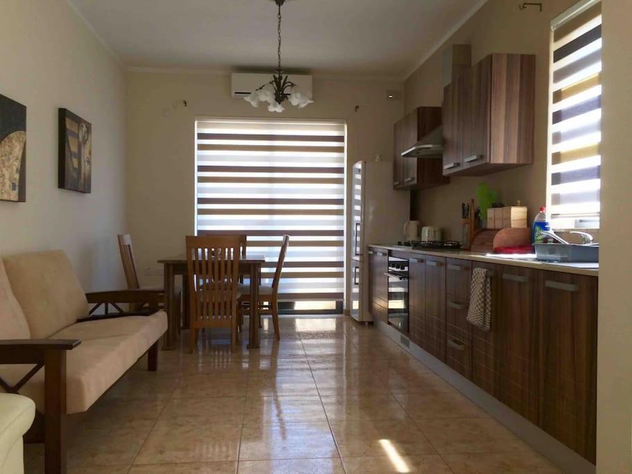 May Flower: Modern Flat Close To Airport/Bus Stops Tarxien Экстерьер фото