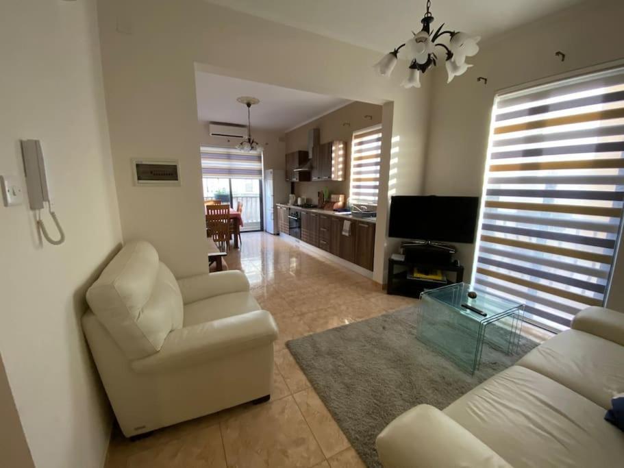 May Flower: Modern Flat Close To Airport/Bus Stops Tarxien Экстерьер фото
