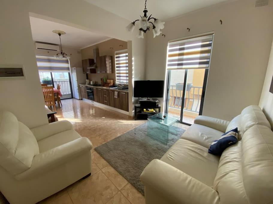 May Flower: Modern Flat Close To Airport/Bus Stops Tarxien Экстерьер фото
