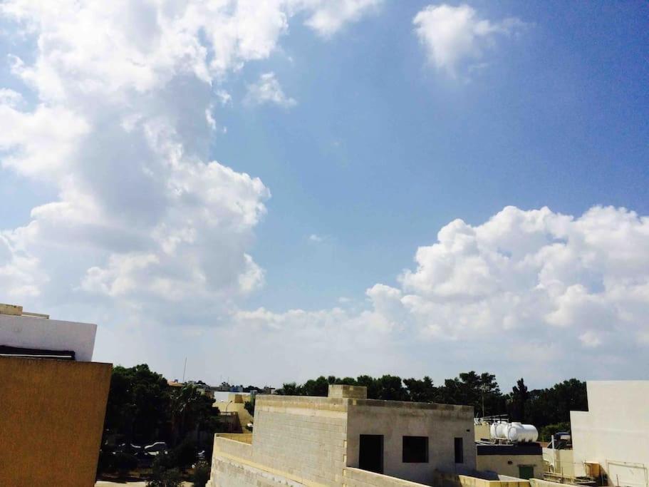 May Flower: Modern Flat Close To Airport/Bus Stops Tarxien Экстерьер фото