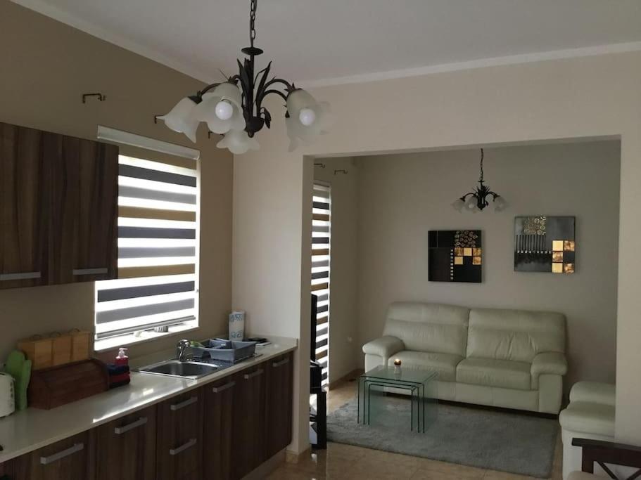 May Flower: Modern Flat Close To Airport/Bus Stops Tarxien Экстерьер фото